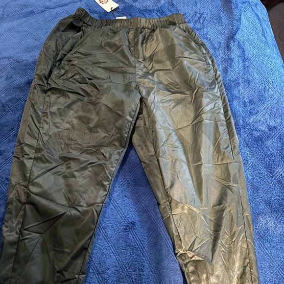Obnoxious Gear Man Stuff Other - NWT Men’s size S Obnoxious Gear black joggers with mesh on the inside